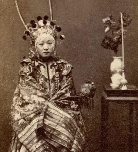 5 Actress-performers-of-the-peking-opera-square-Loewentheil
